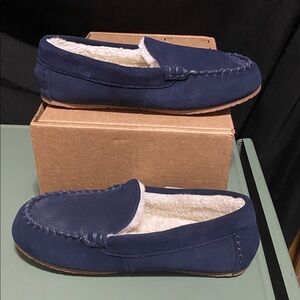 NWOB Lands End Womans Navy Suede Shearling Slippers 7